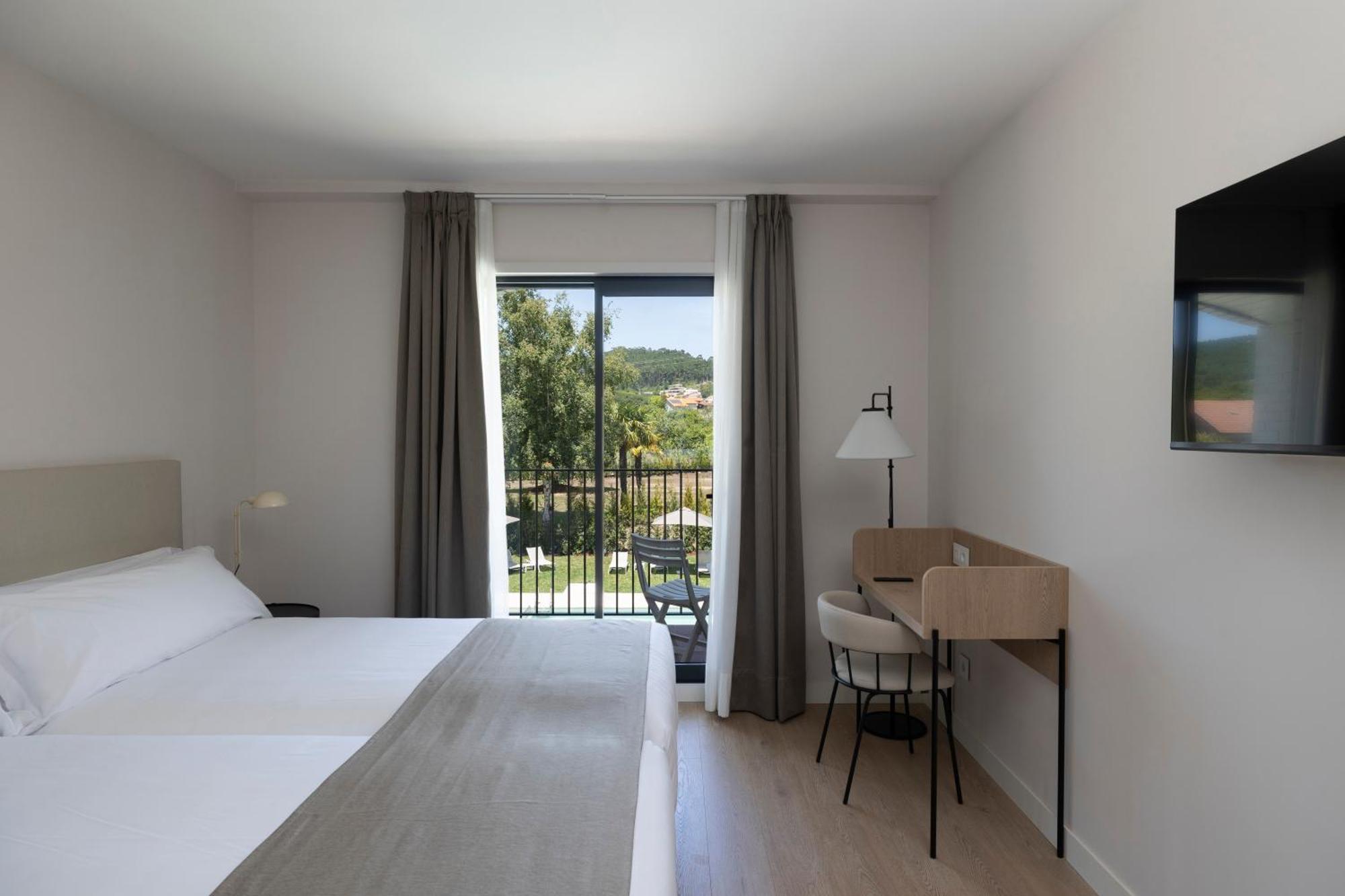 Hotel H4 Cangas 3 Superior Exterior photo