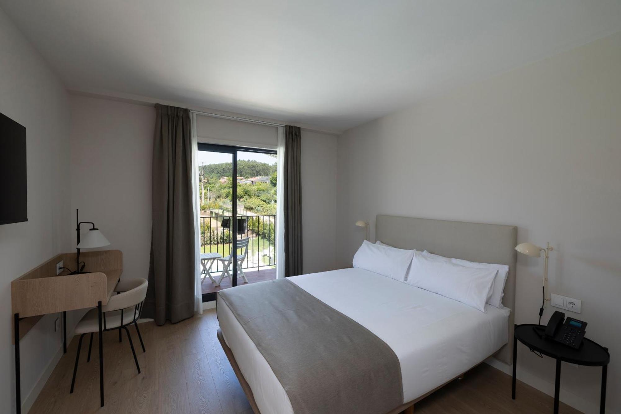 Hotel H4 Cangas 3 Superior Exterior photo